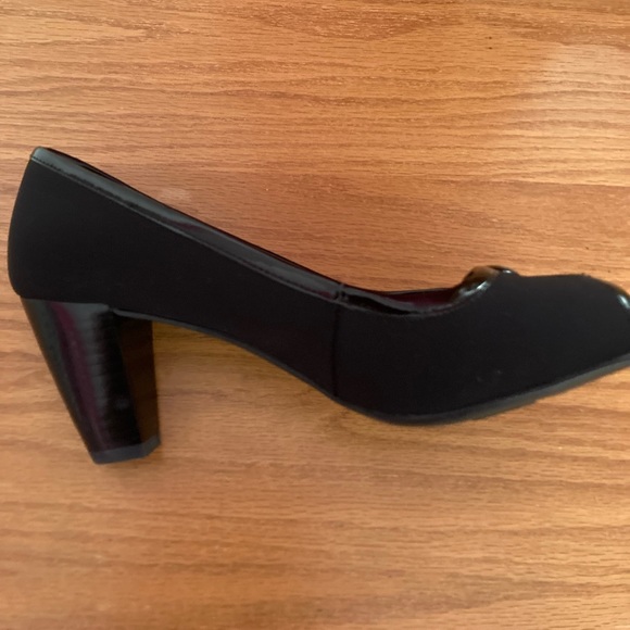 Naturalizer NEW Black Heel Shoes, Size 7M - Picture 2 of 6